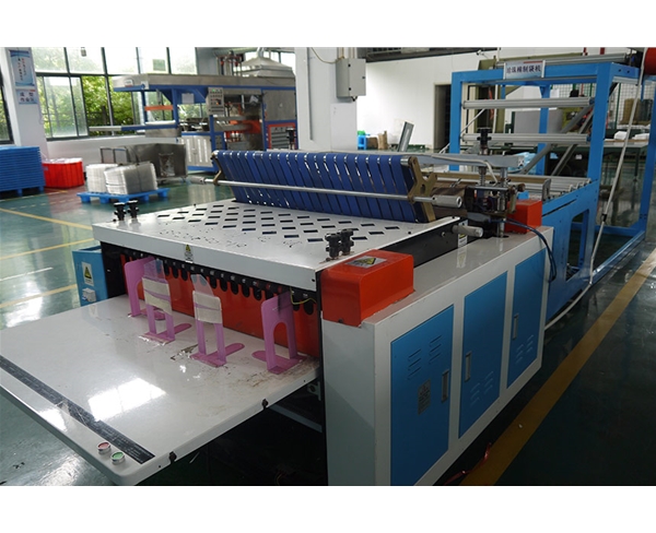 珍珠棉加工(gōng)車間