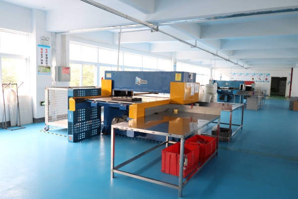 吸塑包(bāo)裝生産車(che)間