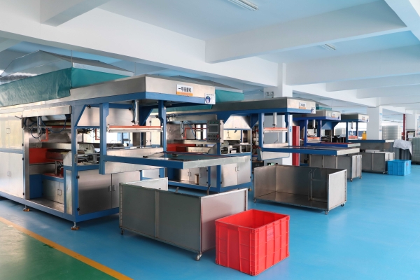 吸(xi)塑包裝生産車間(jiān)