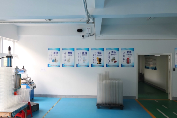 吸(xī)塑包裝生産車間(jiān)