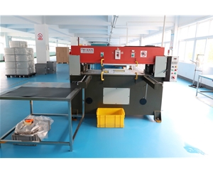 吸塑(su)包裝生産車(che)間