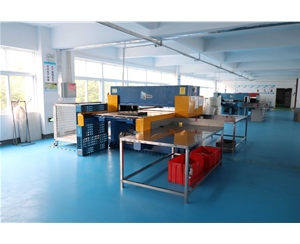 吸(xi)塑包裝生産(chan)車間